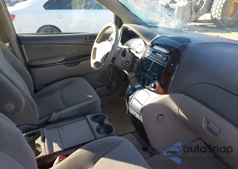 2005 Toyota Sienna Le z USA, uszkodzony, nr VIN 5TDZA23C35S314333